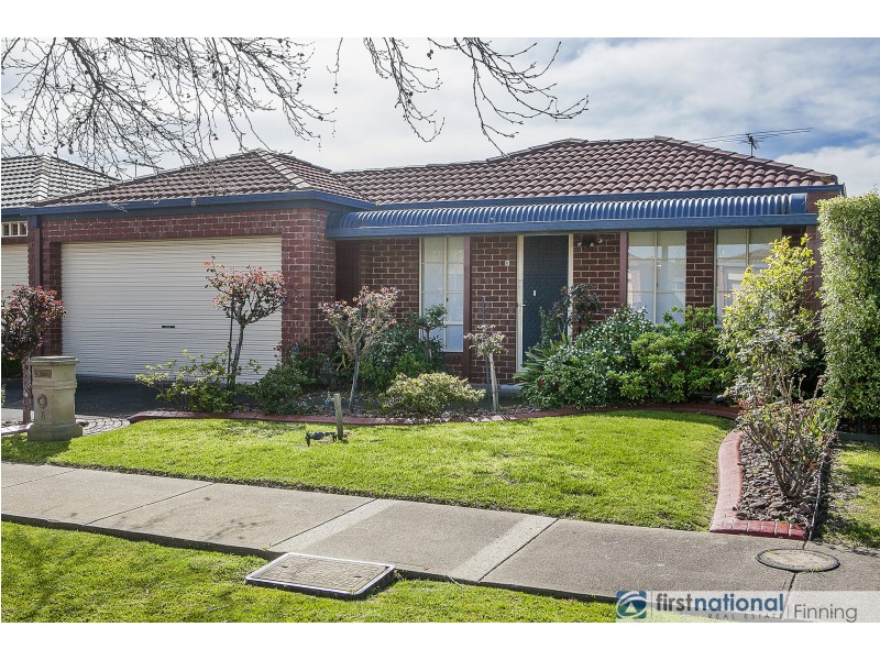 6 Oak Post Place, Cranbourne East VIC 3977