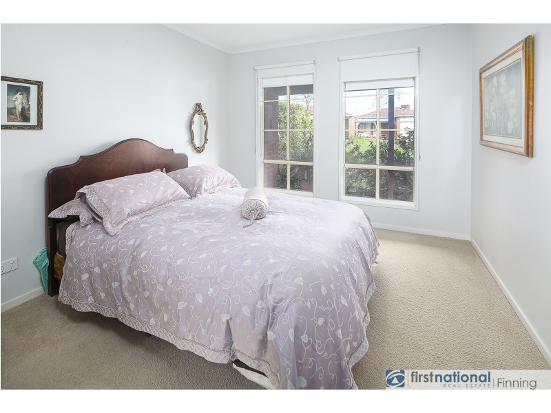 6 Oak Post Place, Cranbourne East VIC 3977