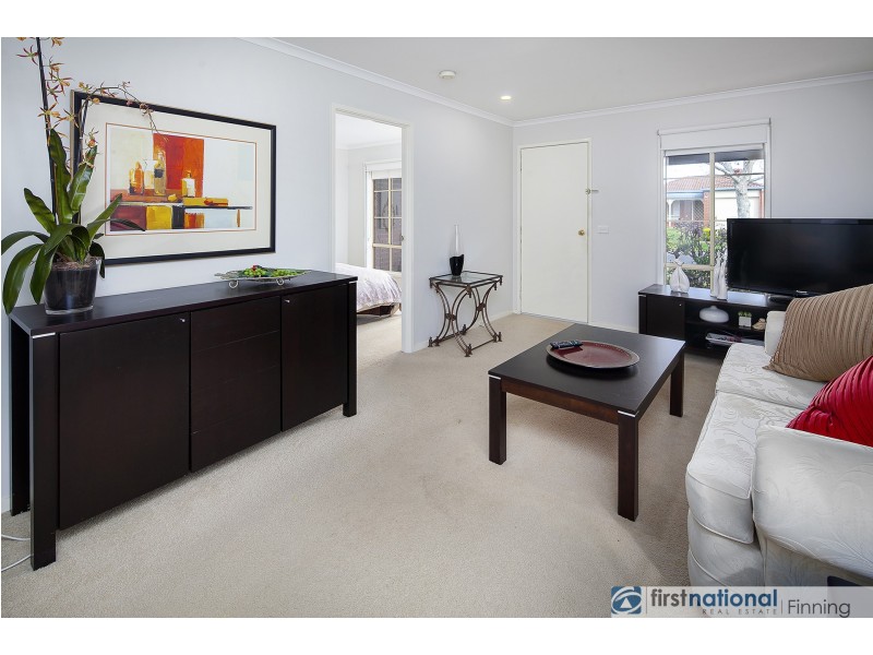 6 Oak Post Place, Cranbourne East VIC 3977