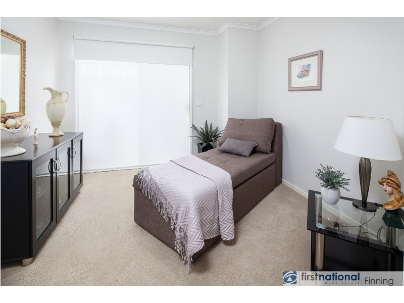 6 Oak Post Place, Cranbourne East VIC 3977