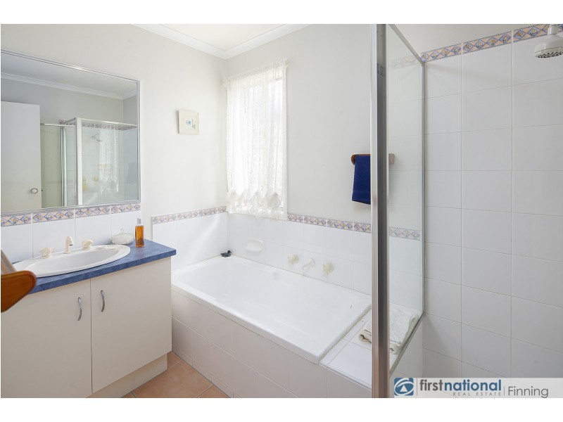 6 Oak Post Place, Cranbourne East VIC 3977