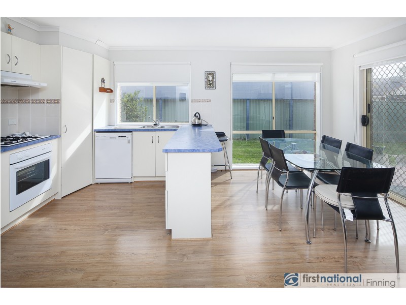 6 Oak Post Place, Cranbourne East VIC 3977