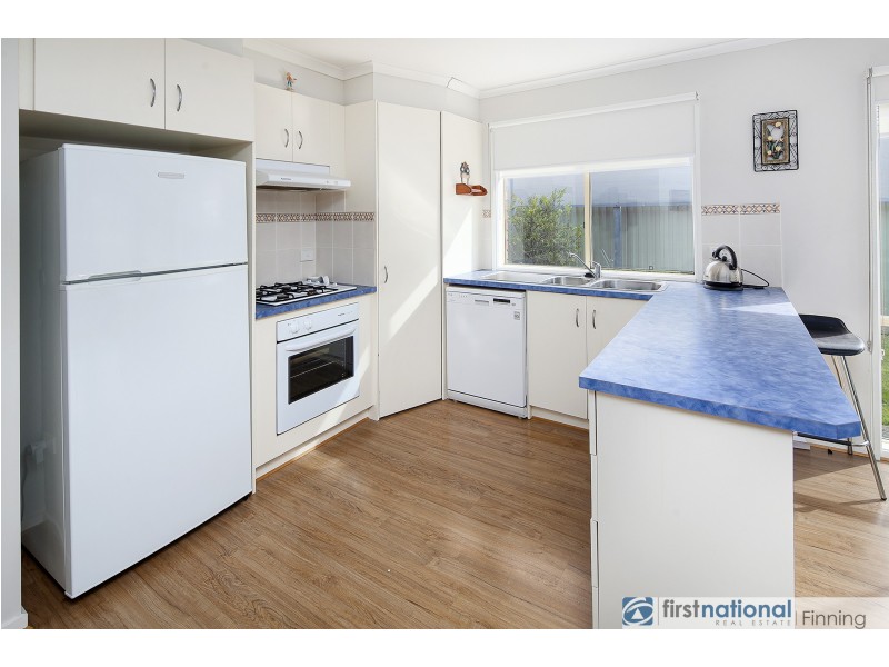 6 Oak Post Place, Cranbourne East VIC 3977