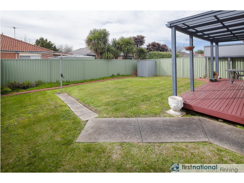 6 Oak Post Place, Cranbourne East VIC 3977