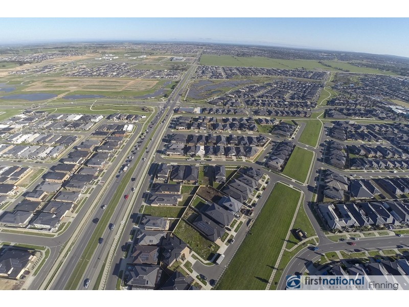 16 Yamba Close, Cranbourne North VIC 3977