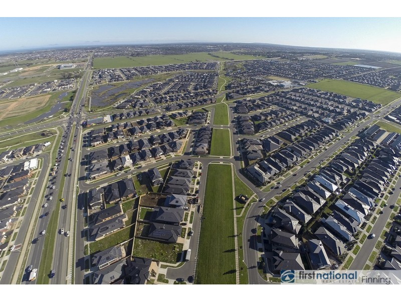 16 Yamba Close, Cranbourne North VIC 3977