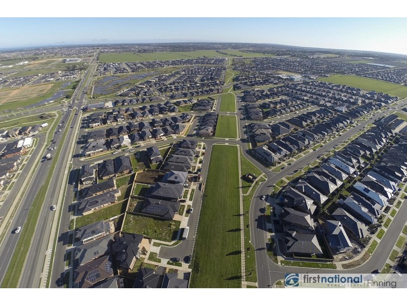 16 Yamba Close, Cranbourne North VIC 3977