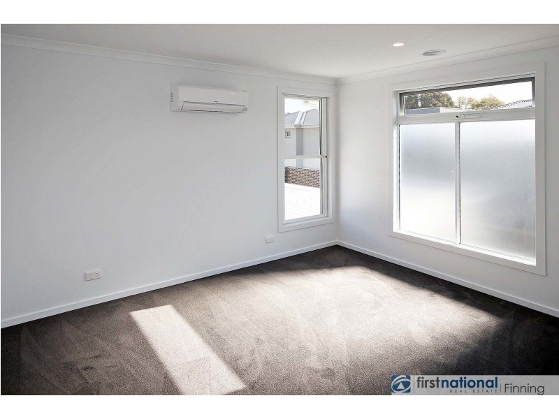 2/2 Mundaring Drive, Cranbourne VIC 3977