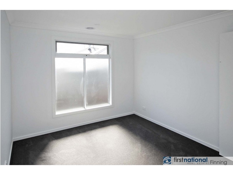 2/2 Mundaring Drive, Cranbourne VIC 3977