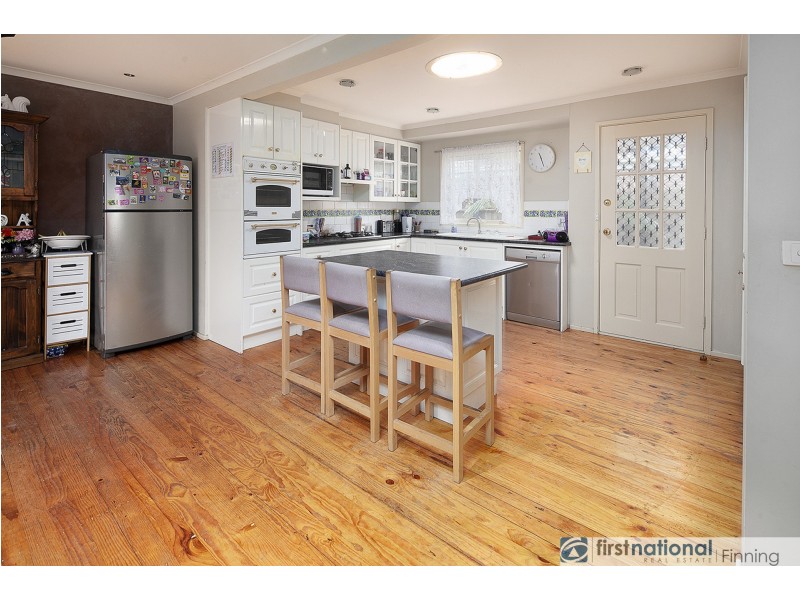 13 Farrer Close, Cranbourne VIC 3977