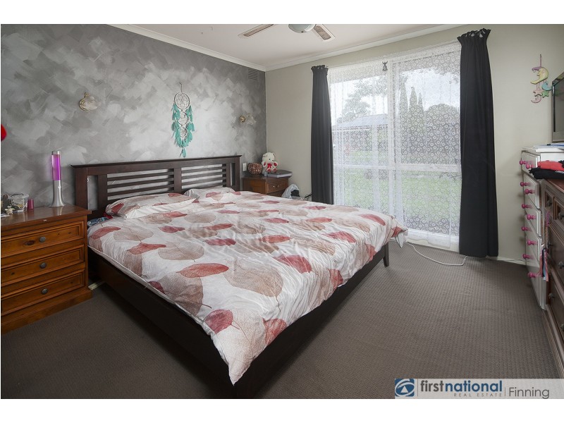 13 Farrer Close, Cranbourne VIC 3977