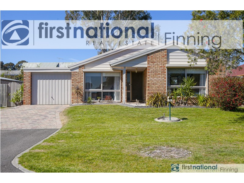 4 Kalyptos Walk, Cranbourne VIC 3977