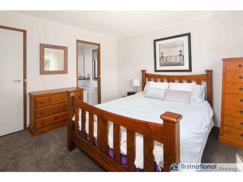 4 Kalyptos Walk, Cranbourne VIC 3977