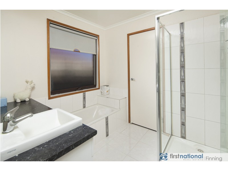 4 Kalyptos Walk, Cranbourne VIC 3977