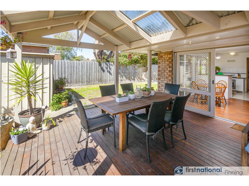 4 Kalyptos Walk, Cranbourne VIC 3977