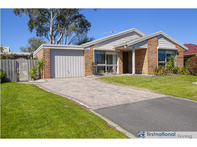 4 Kalyptos Walk, Cranbourne VIC 3977