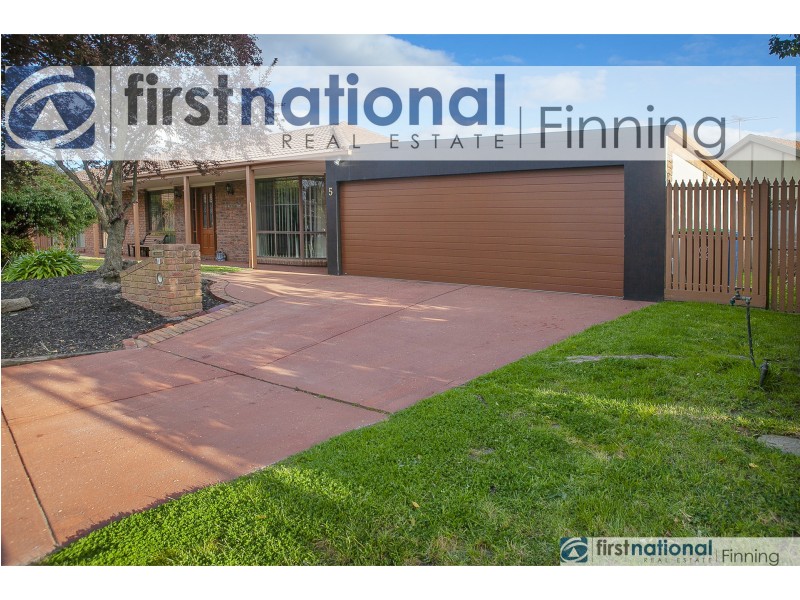 5 Bamboo Court, Cranbourne North VIC 3977