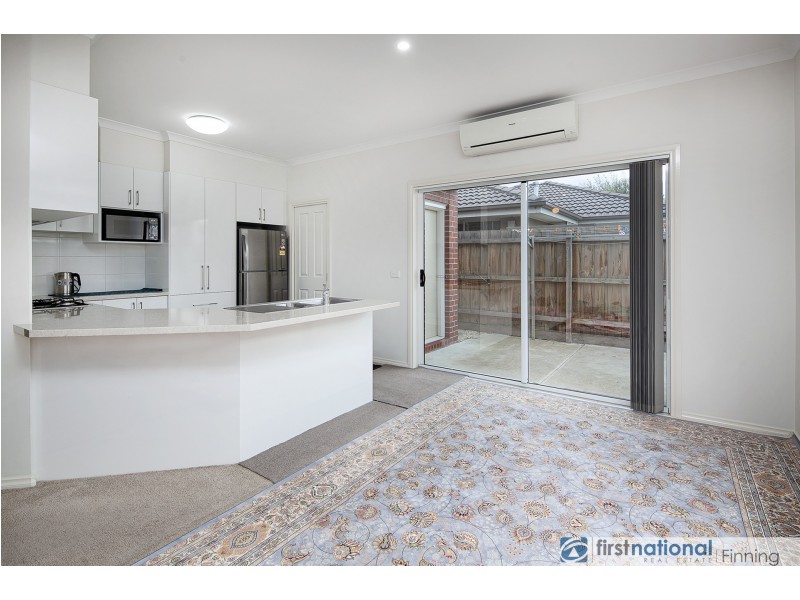 8A Carol Avenue, Cranbourne VIC 3977
