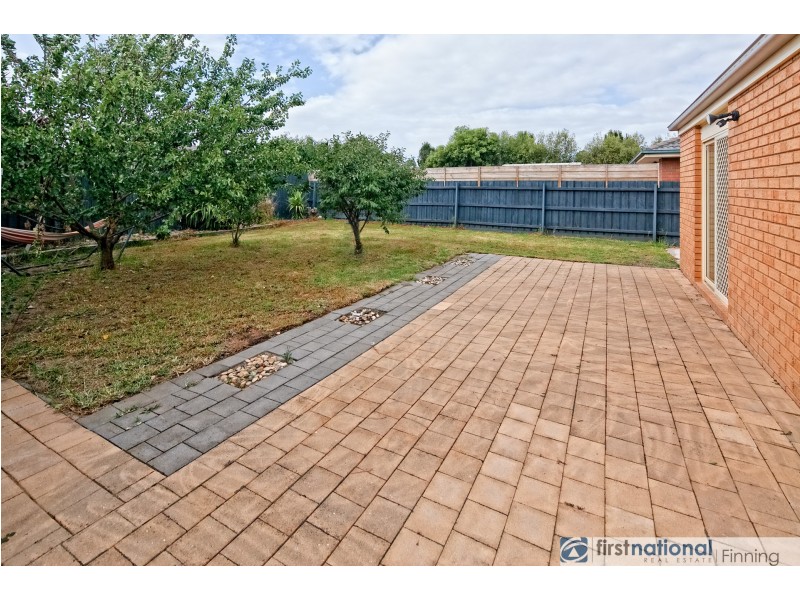 8 Middleham Close, Cranbourne West VIC 3977
