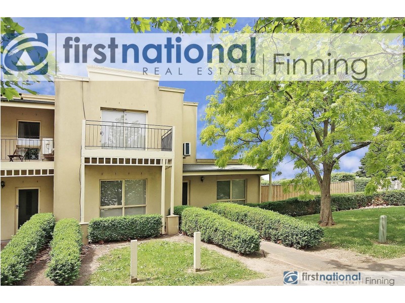 11/10 Parkhill Drive, Berwick VIC 3806