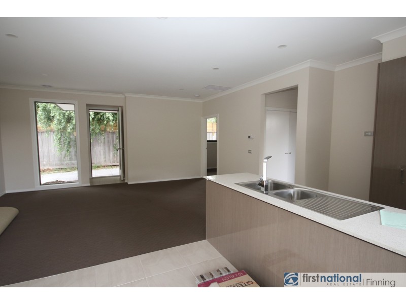 2/63 Circle Drive, Cranbourne VIC 3977