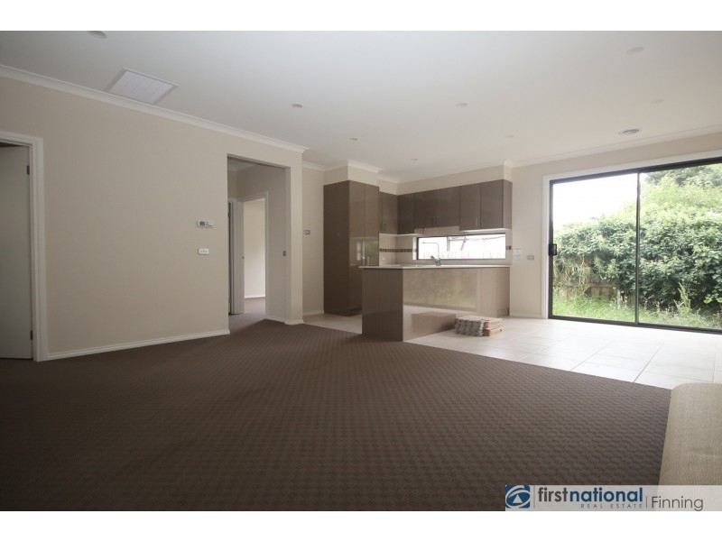 2/63 Circle Drive, Cranbourne VIC 3977