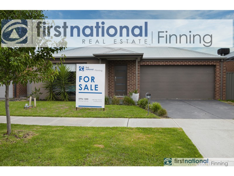 7 Stark Circuit, Cranbourne East VIC 3977