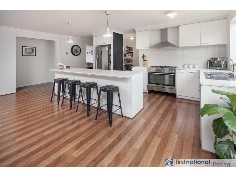 7 Stark Circuit, Cranbourne East VIC 3977
