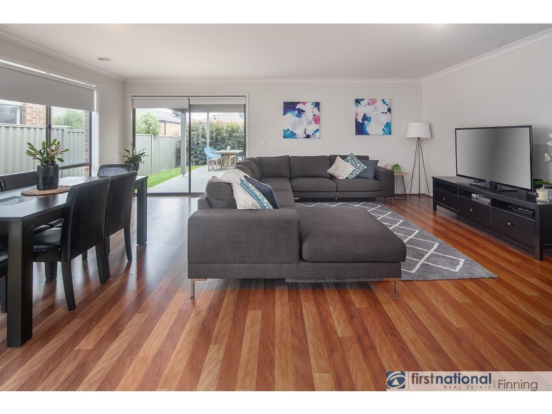 7 Stark Circuit, Cranbourne East VIC 3977