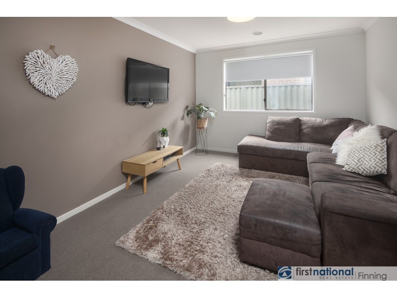 7 Stark Circuit, Cranbourne East VIC 3977