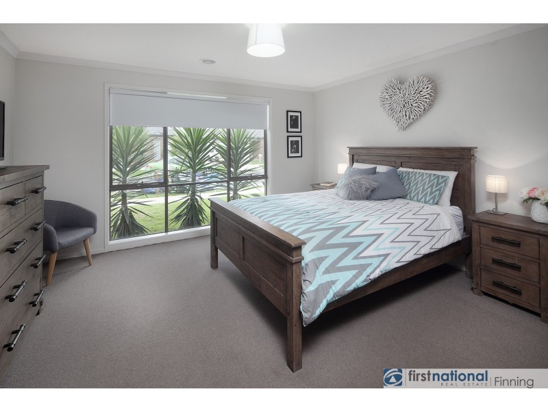 7 Stark Circuit, Cranbourne East VIC 3977