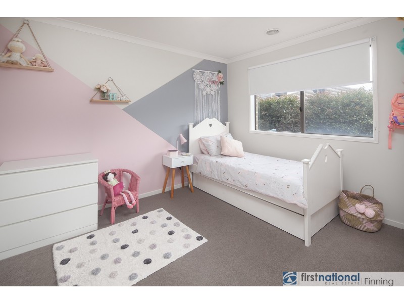 7 Stark Circuit, Cranbourne East VIC 3977