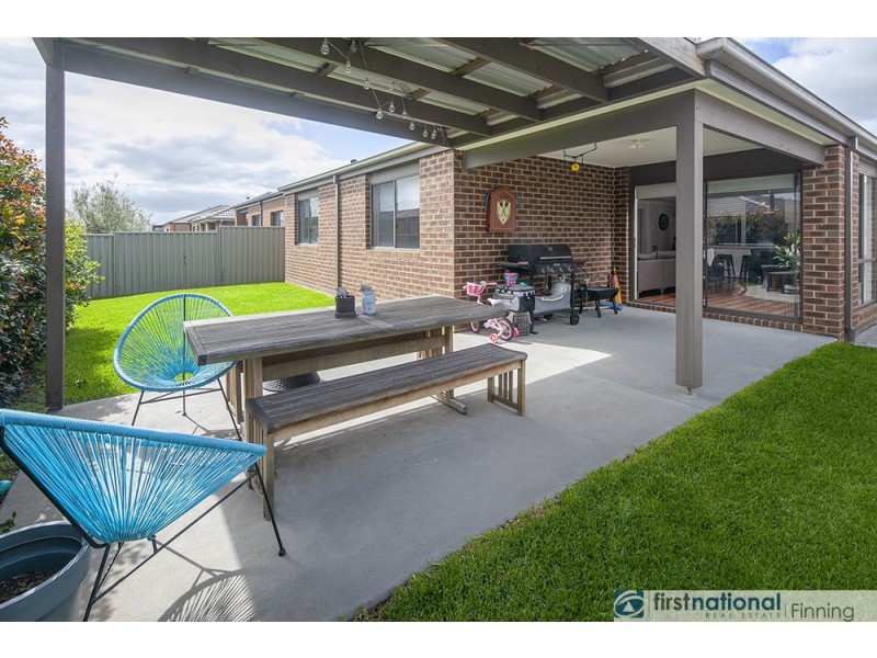 7 Stark Circuit, Cranbourne East VIC 3977