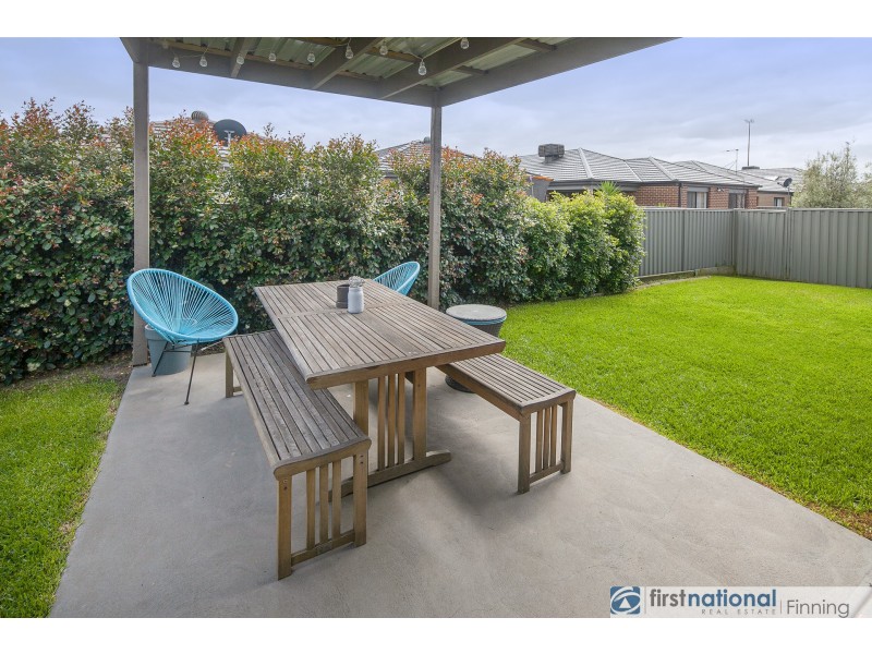 7 Stark Circuit, Cranbourne East VIC 3977