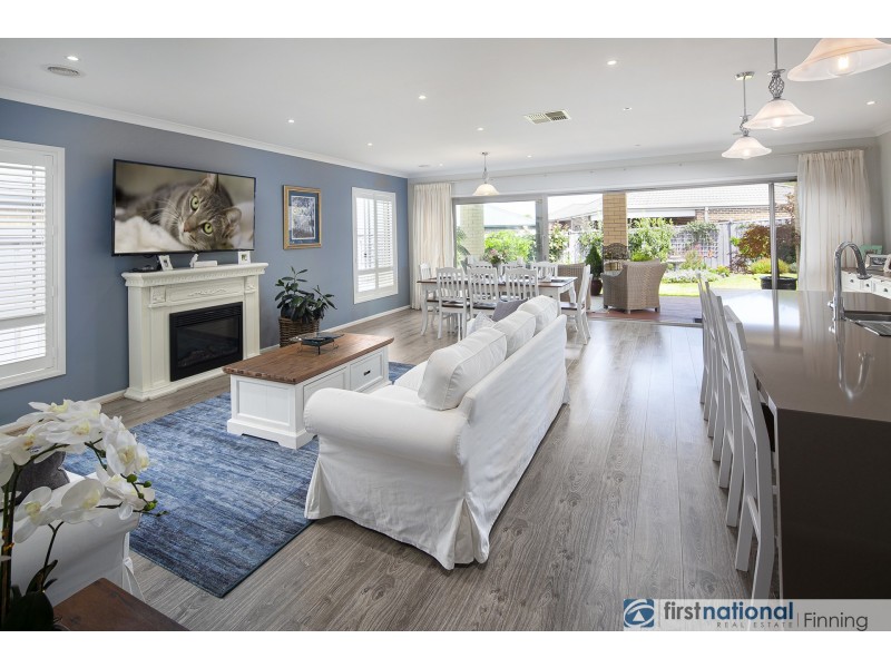 5 Native Retreat, Cranbourne East VIC 3977