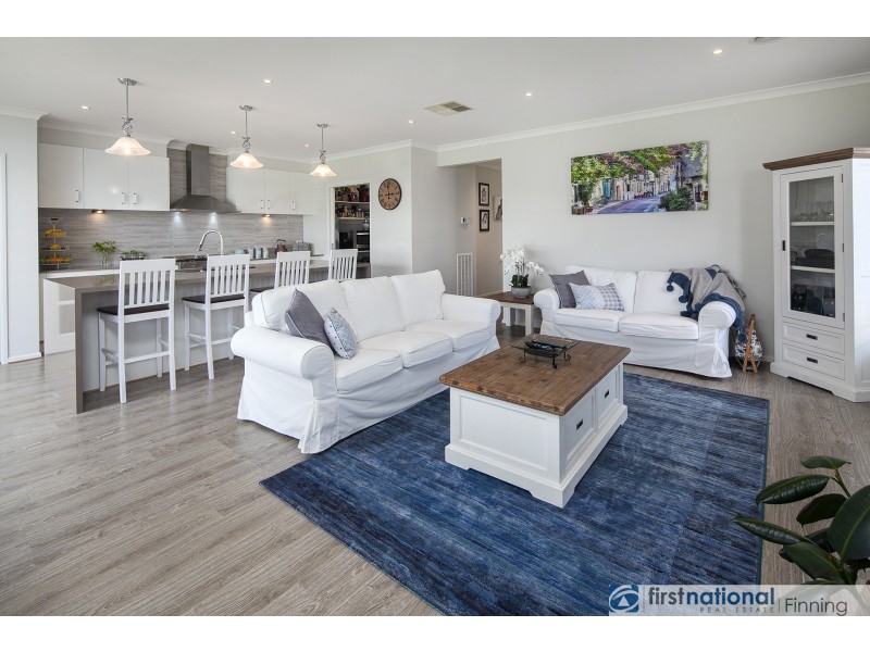 5 Native Retreat, Cranbourne East VIC 3977