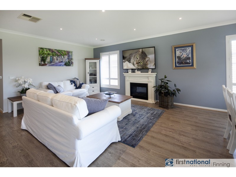 5 Native Retreat, Cranbourne East VIC 3977