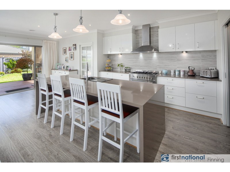 5 Native Retreat, Cranbourne East VIC 3977