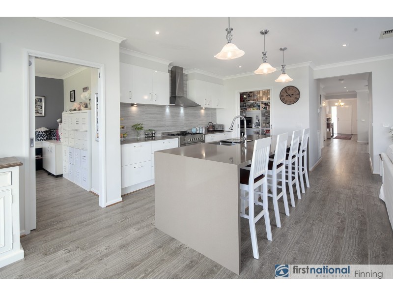 5 Native Retreat, Cranbourne East VIC 3977