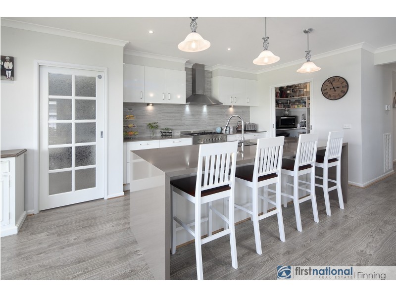 5 Native Retreat, Cranbourne East VIC 3977