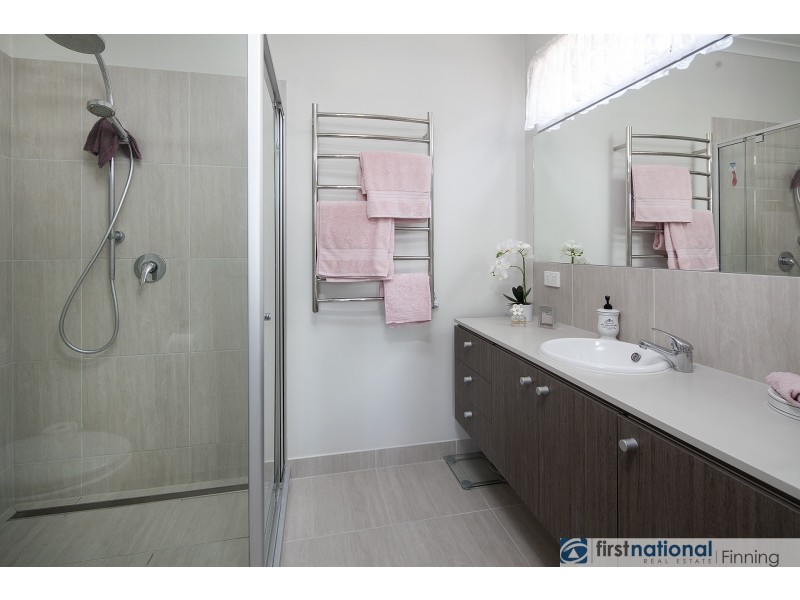 5 Native Retreat, Cranbourne East VIC 3977