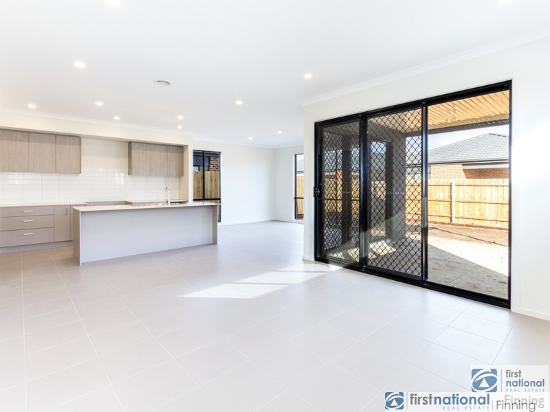 6 Fiorelli Boulevard, Cranbourne East VIC 3977