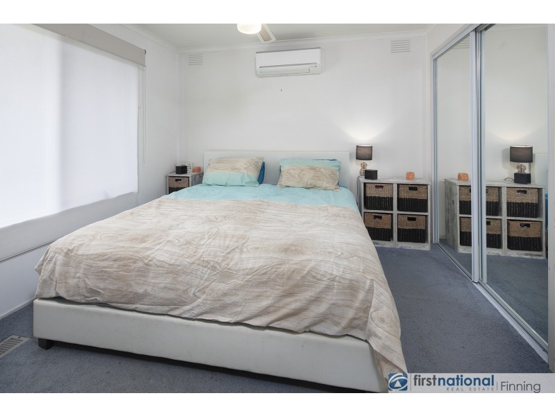 11 Farrer Close, Cranbourne VIC 3977