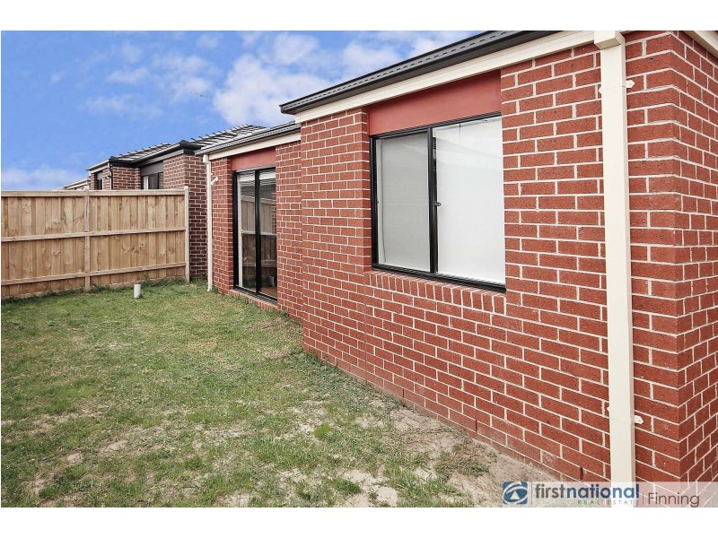 102 Athletic Circuit, Clyde VIC 3978