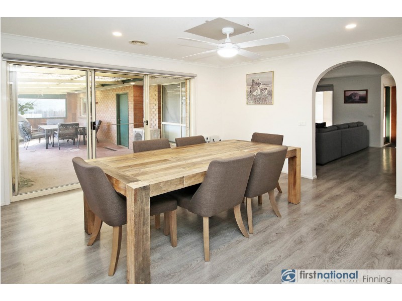 19 Greenmantle Close, Cranbourne West VIC 3977