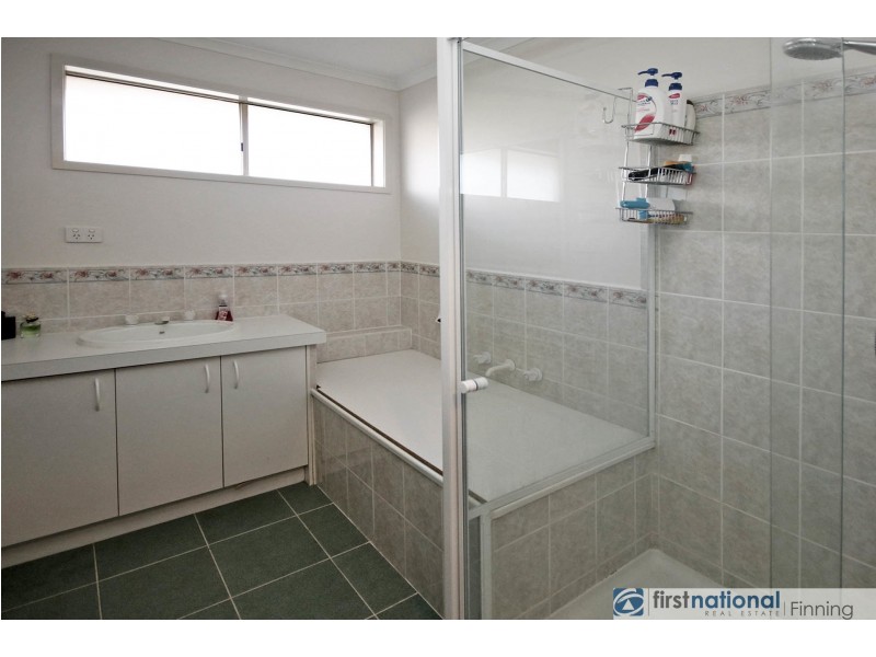 19 Greenmantle Close, Cranbourne West VIC 3977