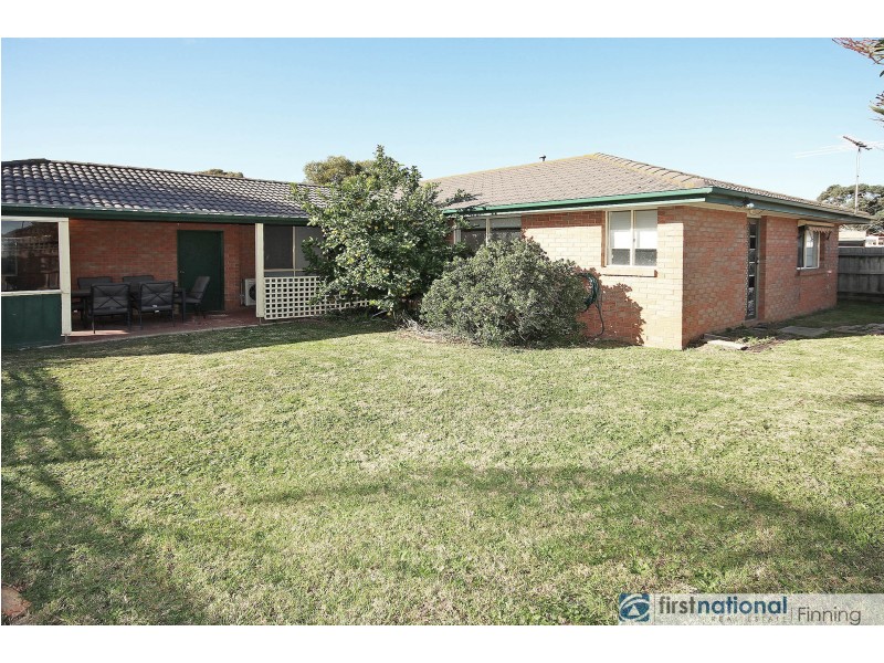 19 Greenmantle Close, Cranbourne West VIC 3977