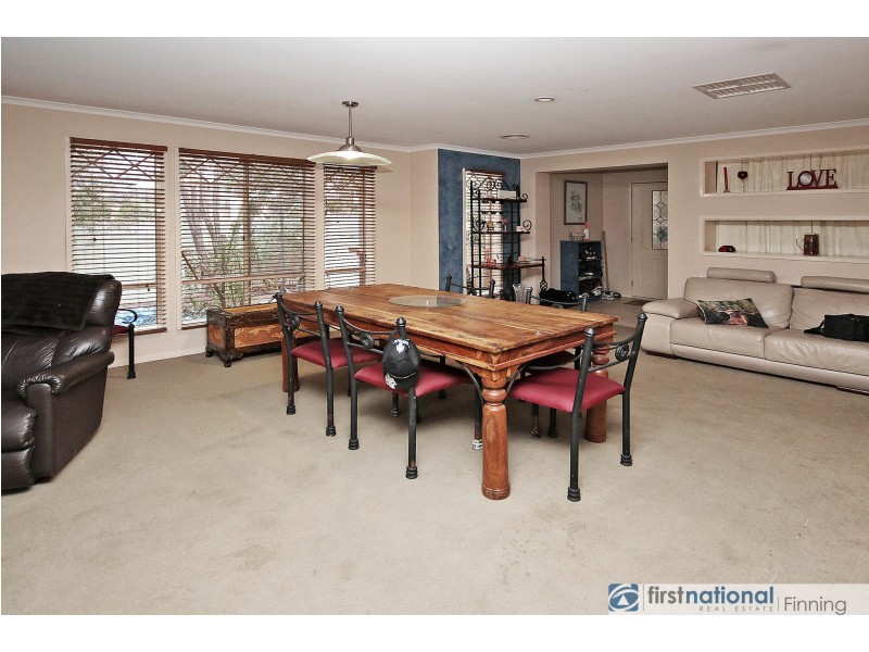 31 Horsham Drive, Cranbourne East VIC 3977