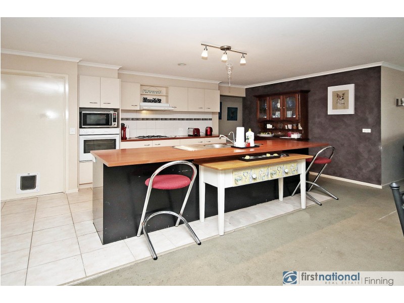 31 Horsham Drive, Cranbourne East VIC 3977