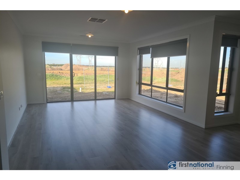 19 Niloma Street, Clyde North VIC 3978